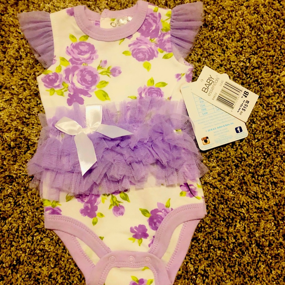 NWT - lilac newborn outfit
